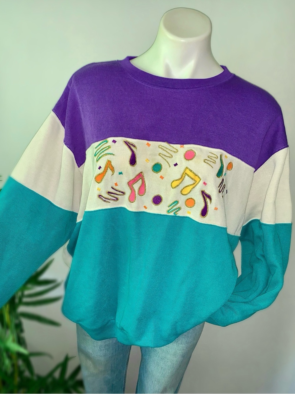 d i s c o :: Vintage Whimsy Music Notes Embroidered Sweater